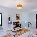 Villa Sandra By *