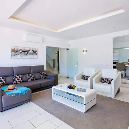 Sandra By * אולוס די אגווה